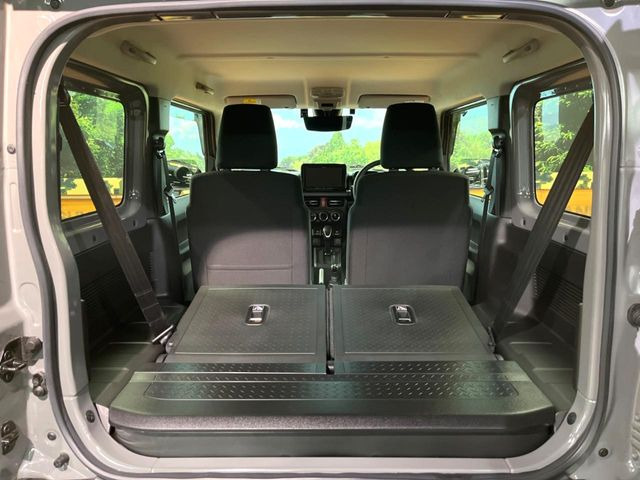 ���i�̂���������ʋ΁A���}���ɏ\���ȉ׎��X�y�[�X���m�ۂ��Ă���܂��B�Z�J���h�V�[�g��|���ƁA�傫�ȉו��̐ύڂ��\�ł���