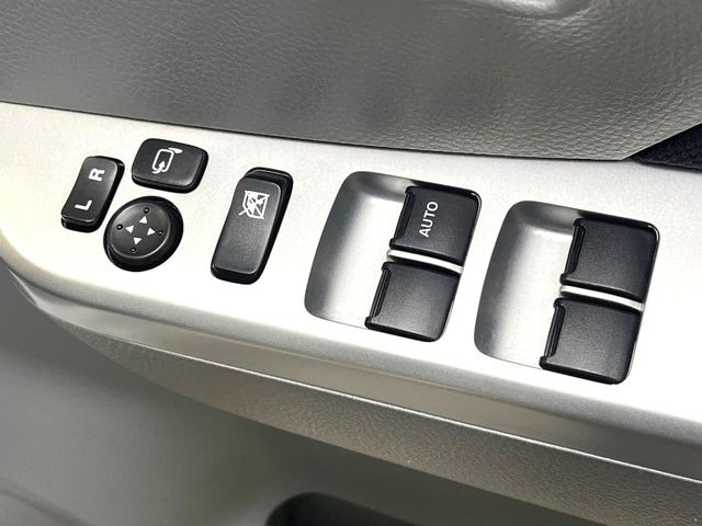 �y�d���i�[�~���[�z�T�C�h�~���[�͓d���i�[���ƂȂ��Ă���A�������ԏ�ł��L�Y�������X�N��}�����܂��B