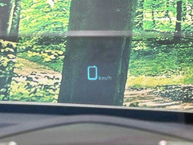 �y�w�b�h�A�b�v�f�B�X�v���C�z���݂̑��x�⑖�s�����f�W�^���\���ŉ^�]�ȑO���̃K���X�ɓ��e!�^�]���A�ڐ������炳���K�v�ȏ����m�F�ł���̂łƂ��Ă��֗��ň��S!