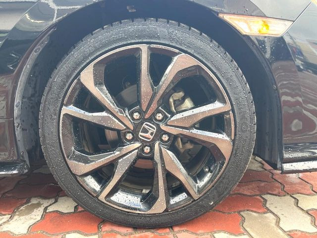 �y����18�C���`�A���~�z�C�[���z�O�ςɃ}�b�`���������A���~�z�C�[���𑕒����Ă���܂��B�e��ЊO�A���~�z�C�[����A�X�^�b�h���X�^�C�����戵�����Ă���܂��B���񂲑��k����������