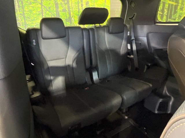 3列目シートはもちろん状態良好☆大人でもゆったりと座って頂けますので、大人数でのお出かけもラクラクです♪ご家族で、気の知れた仲間で、ドライブに行くのが楽しみですね♪
