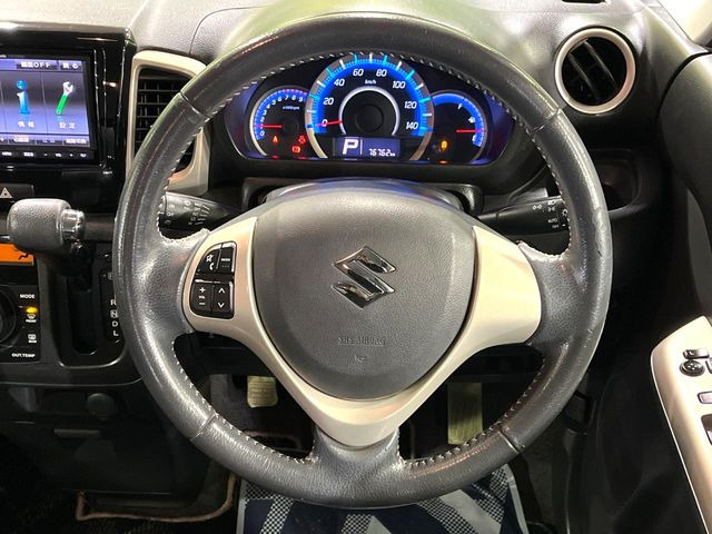 �y�����v�����X�e�A�����O�z�㎿�Ȋv���g�p���邱�ƂŁA��ɂ����������݂ƂĂ��^�]���₷���n���h���ł���