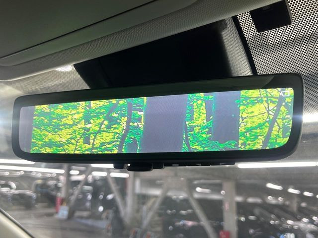 【デジタルインナーミラー】後席の大きな荷物や同乗者で後方が確認しづらい時でも安心!カメラが撮影した車両後方の映像をルームミラー内に表示。クリアな視界で状況の確認が可能です!