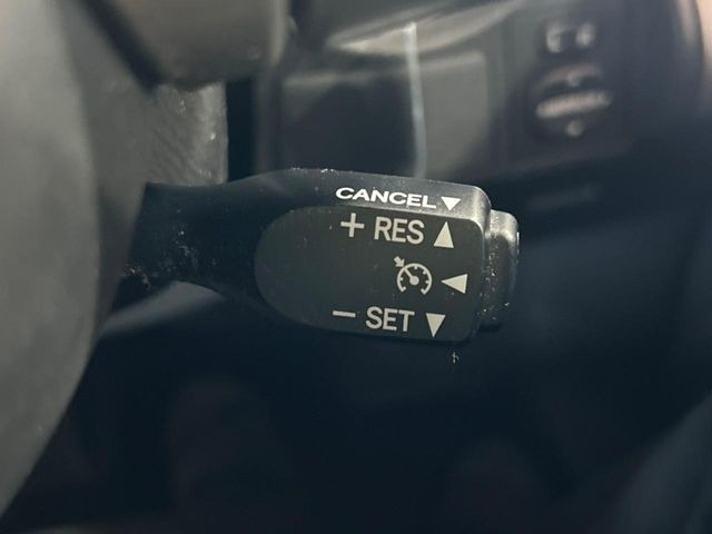 �y�N���[�Y�R���g���[���z�������H�����N���N���s�B�A�N�Z���𗣂��Ă���葬�x�ő��s���ł��A�������^�]���̕��S���y��!�����E�������ȒP�ȃX�C�b�`����Œ����ł��܂��B