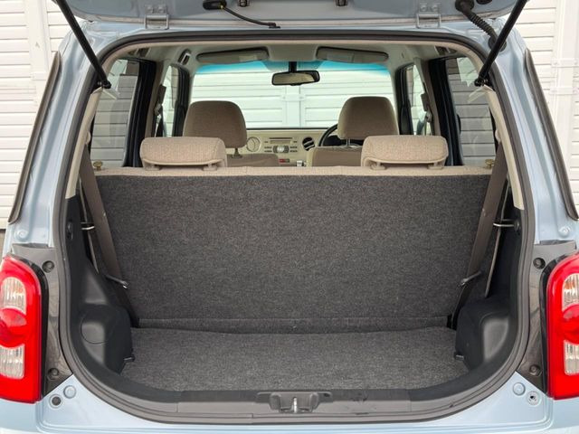 ���i�̂���������ʋ΁A���}���ɏ\���ȉ׎��X�y�[�X���m�ۂ��Ă���܂��B�Z�J���h�V�[�g��|���ƁA�傫�ȉו��̐ύڂ��\�ł���