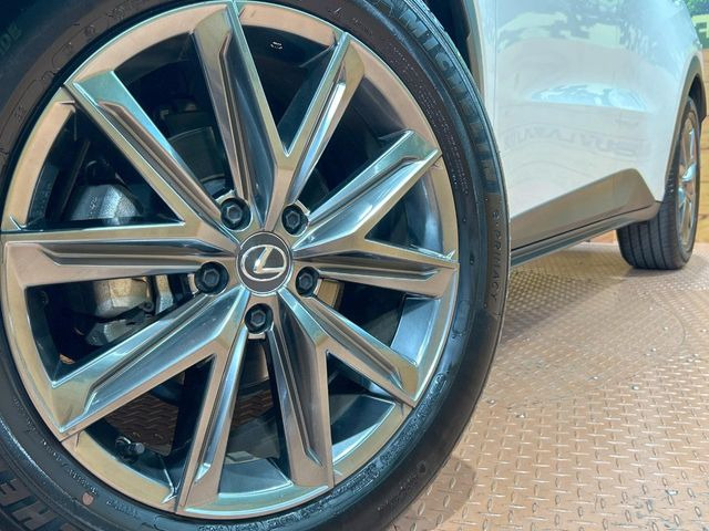 �y����18�C���`�A���~�z�C�[���z�O�ςɃ}�b�`���������A���~�z�C�[���𑕒����Ă���܂��B�e��ЊO�A���~�z�C�[����A�X�^�b�h���X�^�C�����戵�����Ă���܂��B���񂲑��k����������