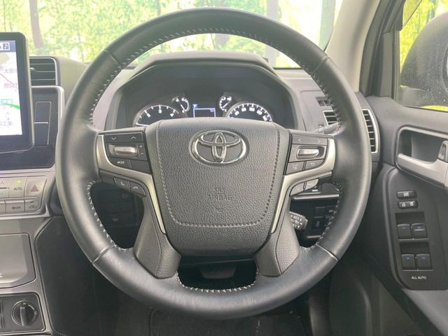 �y�����v�����X�e�A�����O�z�㎿�Ȋv���g�p���邱�ƂŁA��ɂ����������݂ƂĂ��^�]���₷���n���h���ł���