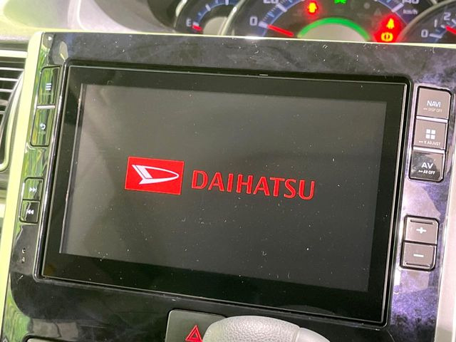 �y����8�^�i�r�z�l�C�̏����i�r�𑕔��B�I�[�f�B�I�@�\���[�����Ă���ABluetooth�ڑ�����΂������̃X�}�z��MP3�v���C���[�̉��y���Đ��\!�����̉^�]������Ɋy�����Ȃ�܂�!!