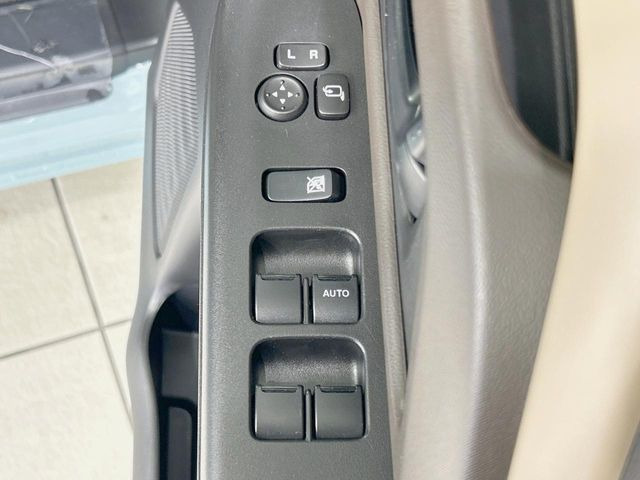 �y�d���i�[�~���[�z�T�C�h�~���[�͓d���i�[���ƂȂ��Ă���A�������ԏ�ł��L�Y�������X�N��}�����܂��B