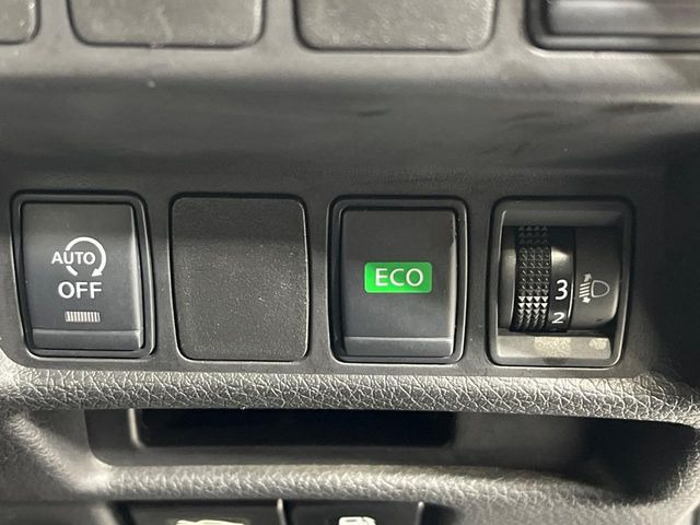 �y�A�C�h�����O�X�g�b�v�z�ԐM����a�؂Œ�Ԃ����ۂɃG���W�����~���A���ʂȔR���̏����}���܂��B�R��������ی�ɂȂ���@�\��G���W���̓u���[�L�𗣂��΍Ďn�����܂��B