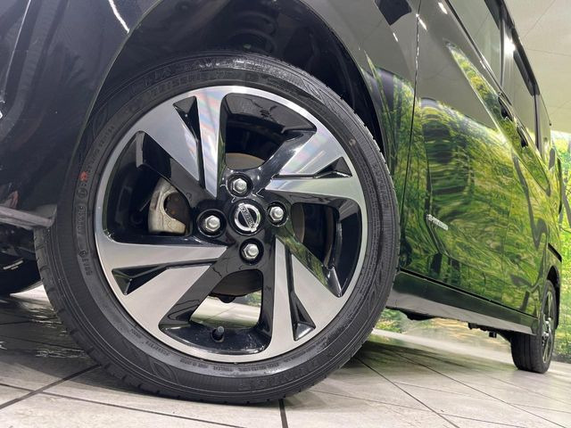 �y����15�C���`�A���~�z�C�[���z�O�ςɃ}�b�`���������A���~�z�C�[���𑕒����Ă���܂��B�e��ЊO�A���~�z�C�[����A�X�^�b�h���X�^�C�����戵�����Ă���܂��B���񂲑��k����������