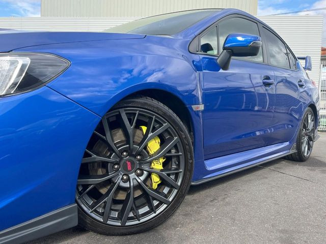 �y�O���[�h��p����19�C���`�A���~�z�C�[���z�f�U�C�����̍��������A���~�z�C�[���𑕒����Ă���܂��B�e��ЊO�A���~�z�C�[����A�X�^�b�h���X�^�C�����戵�����Ă���܂��B���񂲑��k����������