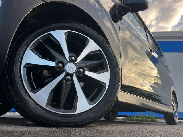 �y�����A���~�z�C�[���z�O�ςɃ}�b�`���������A���~�z�C�[���𑕒����Ă���܂��B�e��ЊO�A���~�z�C�[����A�X�^�b�h���X�^�C�����戵�����Ă���܂��B���񂲑��k����������