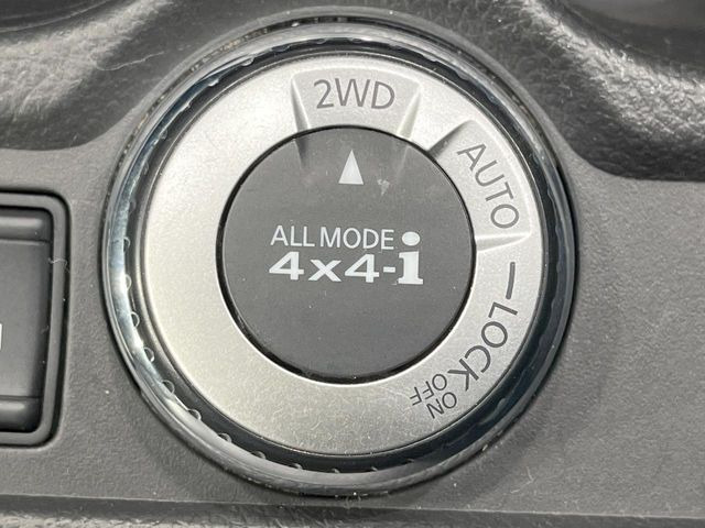 �y�I�[�����[�h4&times;4�z2WD/4WD���[�h����y�ɐ؂�ւ��\�B�R��d����2WD�A�X�^�b�N���ɖ𗧂�LOCK�AAUTO���[�h�ł�4WD�̔z���������Œ������A�H�ʏ󋵂��킸���肵��������T�|�[�g�B