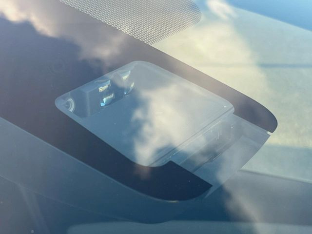 �y�g���^�Z�[�t�e�B�Z���X�z���s���ɑO���̎ԗ�����F�����A�Փ˂������Ȏ��͌x��ƃu���[�L�ŏՓˉ���Ɣ�Q�y�����A�V�X�g�B�����S�Ƀh���C�u�����y���݂��������܂��B