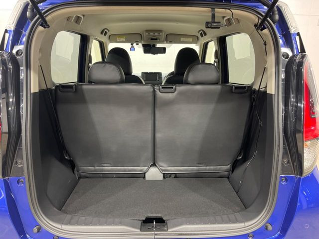 ���i�̂���������ʋ΁A���}���ɏ\���ȉ׎��X�y�[�X���m�ۂ��Ă���܂��B�Z�J���h�V�[�g��|���ƁA�傫�ȉו��̐ύڂ��\�ł���