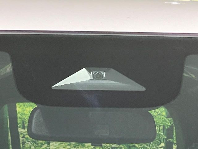 �y�z���_�Z���V���O�z���s���ɑO���̎ԗ�����F�����A�Փ˂������Ȏ��͌x��ƃu���[�L�ŏՓˉ���Ɣ�Q�y�����A�V�X�g�B�����S�Ƀh���C�u�����y���݂��������܂��B