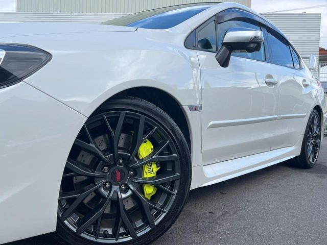 �y�O���[�h��p����19�C���`�A���~�z�C�[���z�f�U�C�����̍��������A���~�z�C�[���𑕒����Ă���܂��B�e��ЊO�A���~�z�C�[����A�X�^�b�h���X�^�C�����戵�����Ă���܂��B���񂲑��k����������