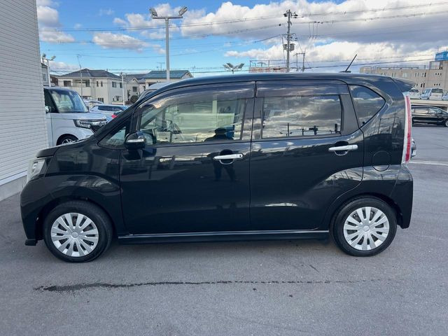 高透明度のガラス皮膜で撥水はもちろん、上質なツヤ・光沢を実現。紫外線や酸性雨から大切な愛車を保護し、色あせ・劣化を防止。「弾スプラッシュコート」、「弾プリミッサコート」からお選びいただけます。