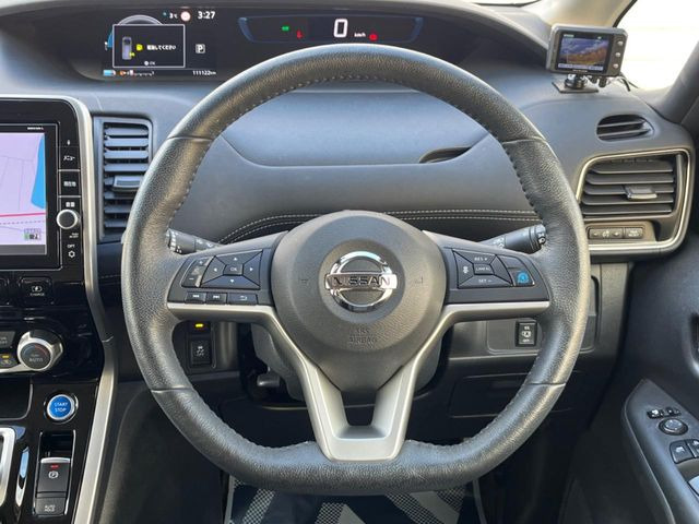 �y�����v�����X�e�A�����O�z�㎿�Ȋv���g�p���邱�ƂŁA��ɂ����������݂ƂĂ��^�]���₷���n���h���ł���