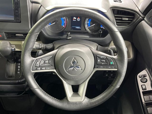 �y�����v�����X�e�A�����O�z�㎿�Ȋv���g�p���邱�ƂŁA��ɂ����������݂ƂĂ��^�]���₷���n���h���ł���