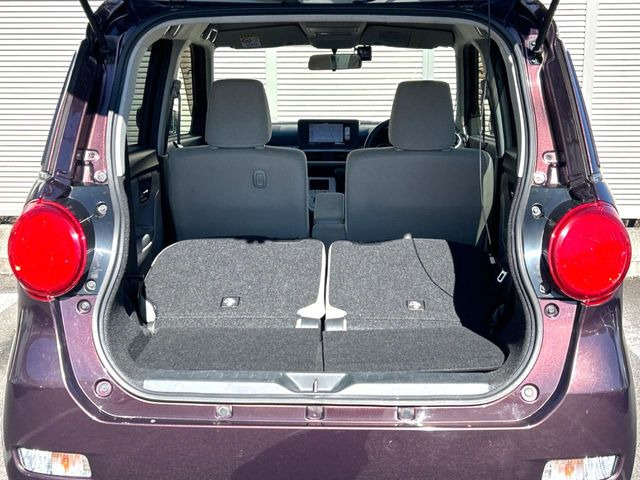 ���i�̂���������ʋ΁A���}���ɏ\���ȉ׎��X�y�[�X���m�ۂ��Ă���܂��B�Z�J���h�V�[�g��|���ƁA�傫�ȉו��̐ύڂ��\�ł���