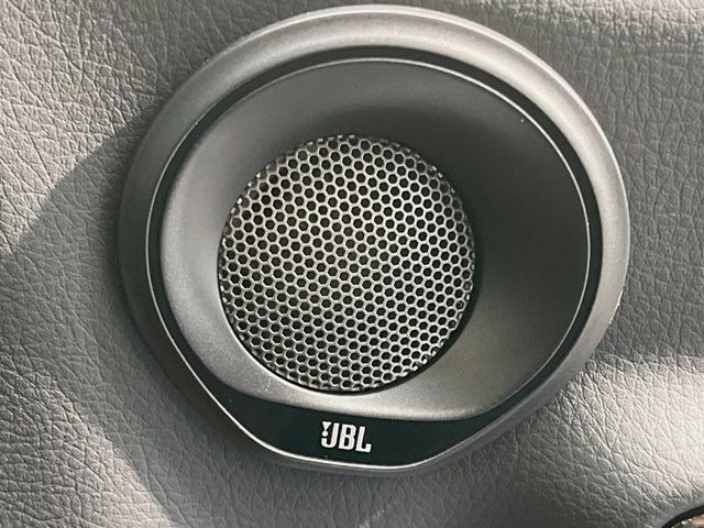 �yJBL�T�E���h�V�X�e���z���i�ʃT�E���h�V�X�e���𓋍ځB��p�̃`���[�j���O���{���ꂽ�召�l�X�ȃX�s�[�J�[����ǎ��ȃT�E���h���t�ł��A�Տꊴ���ӂ�鉹����Ԃ����o���܂��B