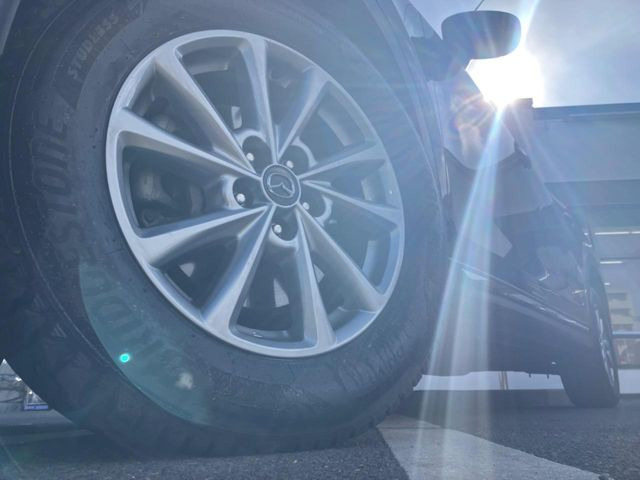 �y����17�C���`�A���~�z�C�[���z�O�ςɃ}�b�`���������A���~�z�C�[���𑕒����Ă���܂��B�e��ЊO�A���~�z�C�[����A�X�^�b�h���X�^�C�����戵�����Ă���܂��B���񂲑��k����������