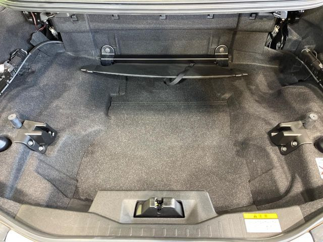 ���i�̂���������ʋ΁A���}���ɏ\���ȉ׎��X�y�[�X���m�ۂ��Ă���܂��B