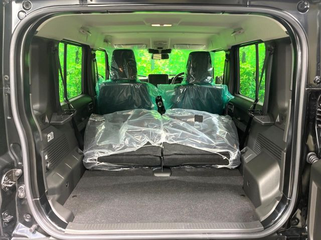 ���i�̂���������ʋ΁A���}���ɏ\���ȉ׎��X�y�[�X���m�ۂ��Ă���܂��B�Z�J���h�V�[�g��|���ƁA�傫�ȉו��̐ύڂ��\�ł���