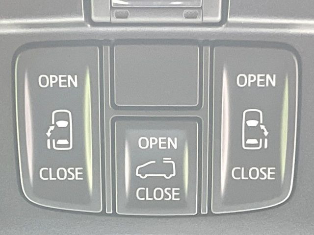 【両側パワースライドドア】スマートキーや運転席のスイッチで後席両側スライドドアの開閉が可能♪電動だから力を入れてドアを開ける必要が無く、小さなお子様でも簡単に開け閉めでき快適です♪