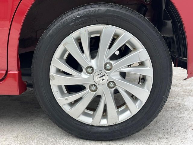 �y�����A���~�z�C�[���z�O�ςɃ}�b�`���������A���~�z�C�[���𑕒����Ă���܂��B�e��ЊO�A���~�z�C�[����A�X�^�b�h���X�^�C�����戵�����Ă���܂��B���񂲑��k����������