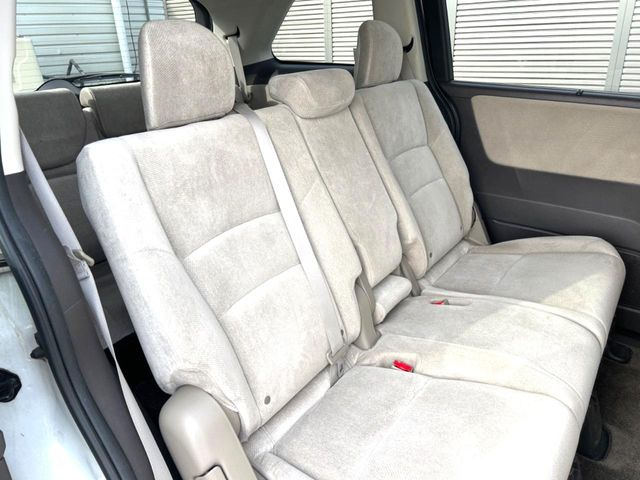 後部座席も気になるようなキズ・汚れやへたり等、大きなダメージはなく、良好な状態です。