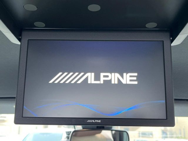 【フリップダウンモニター】大画面モニターで後席でもエンタメをお楽しみいただけます。小さなお子様にも大人気の装備です♪