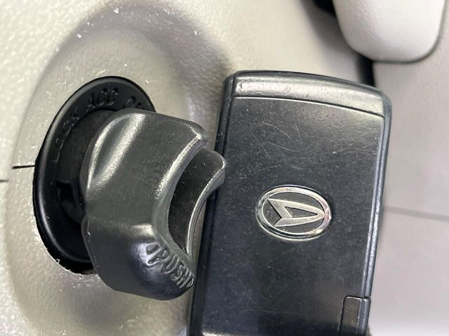 �y�L�[�t���[�V�X�e���z�J�o����|�P�b�g�ɓ��ꂽ�܂܂ł��h�A�̎{���E�������\�ȃX�}�[�g�L�[�𑕔��B�G���W���̃I���E�I�t�����J�M�����o���K�v����������Ƃ��Ă��֗��ł���