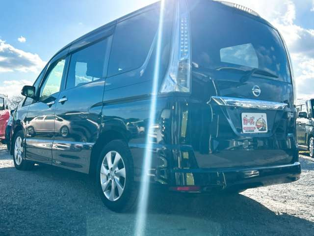 ���X�ł͌y�����Ԃ��畁�ʎԂ܂ŕ��L���I�[�����[�J�[�̎Ԏ�E�F�E�O���[�h��L�x�ɑ����Ă���܂��B