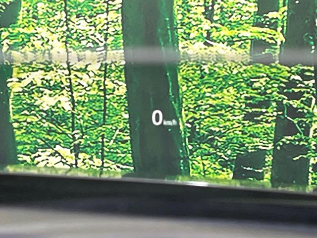 �y�w�b�h�A�b�v�f�B�X�v���C�z���݂̑��x�⑖�s�����f�W�^���\���ŉ^�]�ȑO���̃K���X�ɓ��e!�^�]���A�ڐ������炳���K�v�ȏ����m�F�ł���̂łƂ��Ă��֗��ň��S!