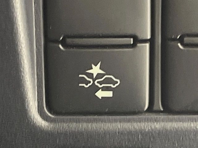 �y�g���^�Z�[�t�e�B�Z���X�z���s���ɑO���̎ԗ�����F�����A�Փ˂������Ȏ��͌x��ƃu���[�L�ŏՓˉ���Ɣ�Q�y�����A�V�X�g�B�����S�Ƀh���C�u�����y���݂��������܂��B