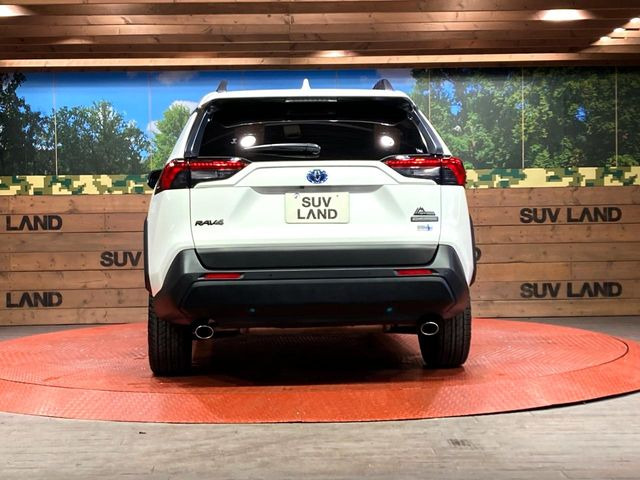 安心の最長10年・走行無制限保証(有償)をご用意。保証内容も充実はもちろん、無料点検&オイル交換や、年中無休の全国・24時間ロードサービスも付帯されておりますのでご安心下さい。