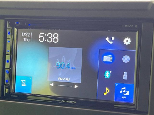 【ディスプレイオーディオ】お持ちのスマホやMP3プレイヤーとの無線接続で音楽再生が可能!コードで繋ぐわずらわしさも無く、手軽にお気に入りの音楽を楽しめます。