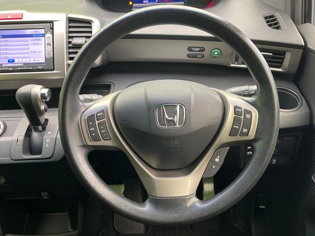 �y�X�e�A�����O�X�C�b�`�z�^�]���A�O������ڐ������炷���ƂȂ��A�I�[�f�B�I���̑��삪�\�ȕ֗��@�\!���S&���K�ȃh���C�u�����o���Ă���܂���