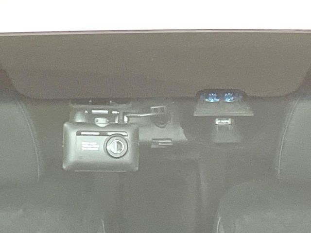 �y�z���_�Z���V���O�z���s���ɑO���̎ԗ�����F�����A�Փ˂������Ȏ��͌x��ƃu���[�L�ŏՓˉ���Ɣ�Q�y�����A�V�X�g�B�����S�Ƀh���C�u�����y���݂��������܂��B