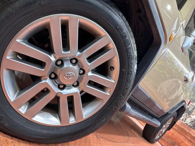 �y����20�C���`�A���~�z�C�[���z�O�ςɃ}�b�`���������A���~�z�C�[���𑕒����Ă���܂��B�e��ЊO�A���~�z�C�[����A�X�^�b�h���X�^�C�����戵�����Ă���܂��B���񂲑��k����������