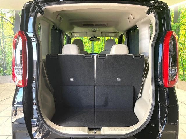 ���i�̂���������ʋ΁A���}���ɏ\���ȉ׎��X�y�[�X���m�ۂ��Ă���܂��B�Z�J���h�V�[�g��|���ƁA�傫�ȉו��̐ύڂ��\�ł���