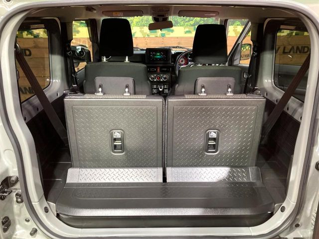 ���i�̂���������ʋ΁A���}���ɏ\���ȉ׎��X�y�[�X���m�ۂ��Ă���܂��B�Z�J���h�V�[�g��|���ƁA�傫�ȉו��̐ύڂ��\�ł���