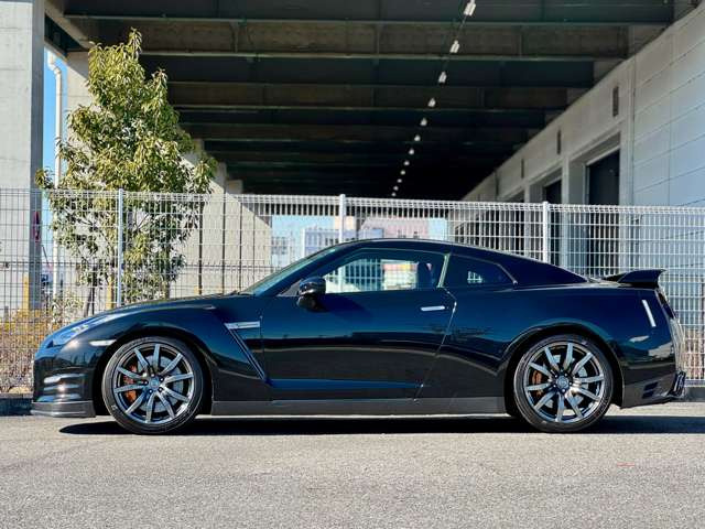 1�N�ԁA���s�������̃����O�ۏ؁B�ő�600���ځE24H 365���S���Ή����[�h�T�[�r�X�t�B���[�Ԍ�����S���Ē�����؂ɂ���蒸���܂��悤�A���ГƎ���GT-R35��p�ۏ؂����p�ӂ��Ă���܂��B