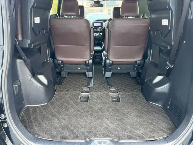 普段のお買い物や通勤、送迎等に十分な荷室スペースを確保しております。セカンドシートを倒すと、大きな荷物の積載も可能です♪