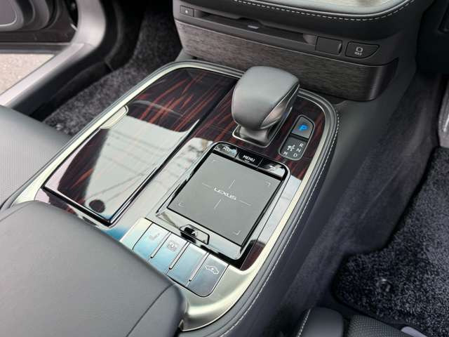 �^�b�`�p�b�h(�w��Ńi�r�̑���\)