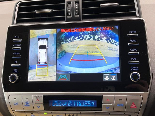 【パノラミックビューモニター】専用のカメラにより、上から見下ろしたような視点で360度クルマの周囲を確認することができます☆死角部分も確認しやすく、狭い場所での切り返しや駐車もスムーズに行えます。