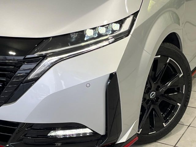 �yLED�w�b�h���C�g�z���V����ԑ��s�����ǍD�Ȏ��E���m�ۂ����S���ĉ^�]�ł��鍂�P�xLED�w�b�h���C�g�𑕔�!�_�����x�������A����d�͂��}�����Ă��܂��B